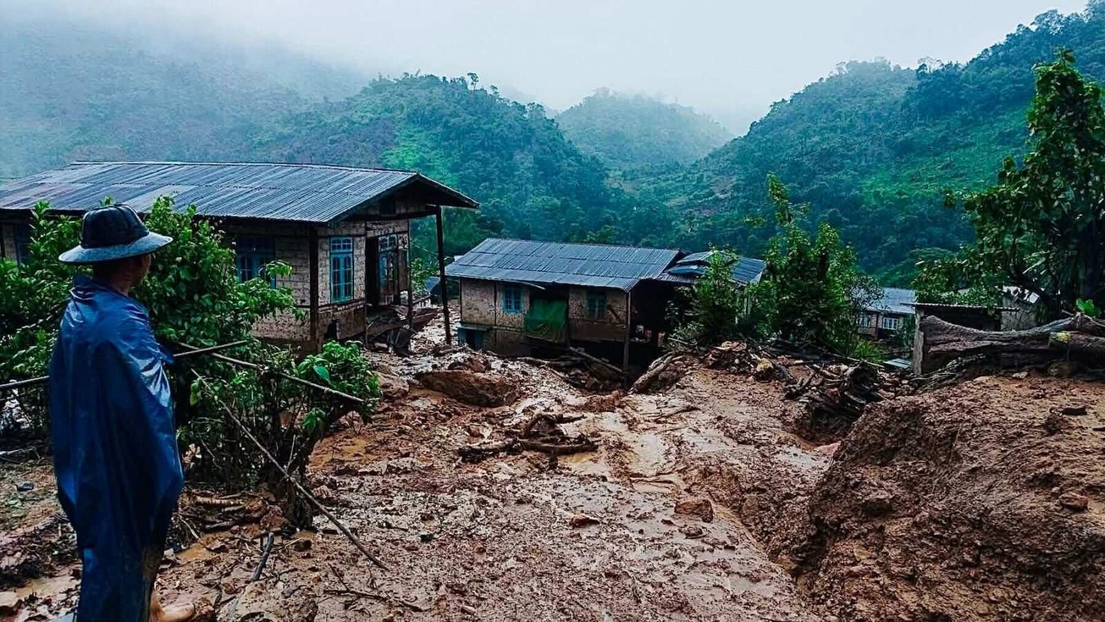 မိုးသည်းထန်စွာရွာသွန်းမှုကြောင့် ပင်လောင်းမြို့နယ် တောင်ပါ်ရွာ (လွယ်မောင်းရွာ) မြေပြိုမှုဖြစ်ပွား