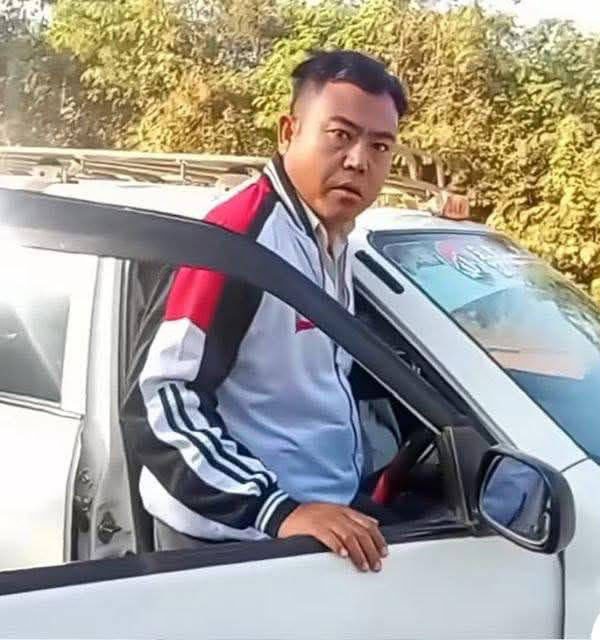 ဒို့ရှမ်းတောင် ကားဂိတ်မှုး ခရီးသည်အမျိုးသမီးနှစ်ဦးစီအား တောလမ်းထဲ၌တန်ဆာခ အတင်းထပ်တောင်းခဲ့မှု ဖြစ်ပွားDoi Shan Taung’s Bus Conductor Forcing Extra Baggage Fee from Two Female Passengers in Remote Forest Road