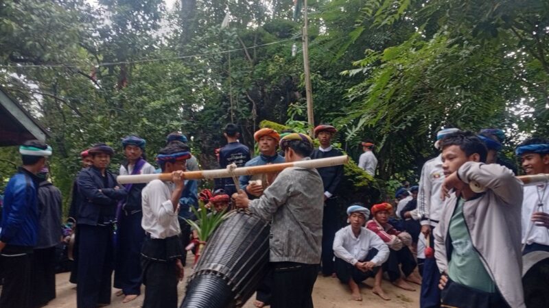 ကျောက်တလုံးကြီးမြို့  သမာဓိကျောက်ကြီး၌ဆွမ်းကပ်လှူဒါန်းမှု ပြုလုပ်