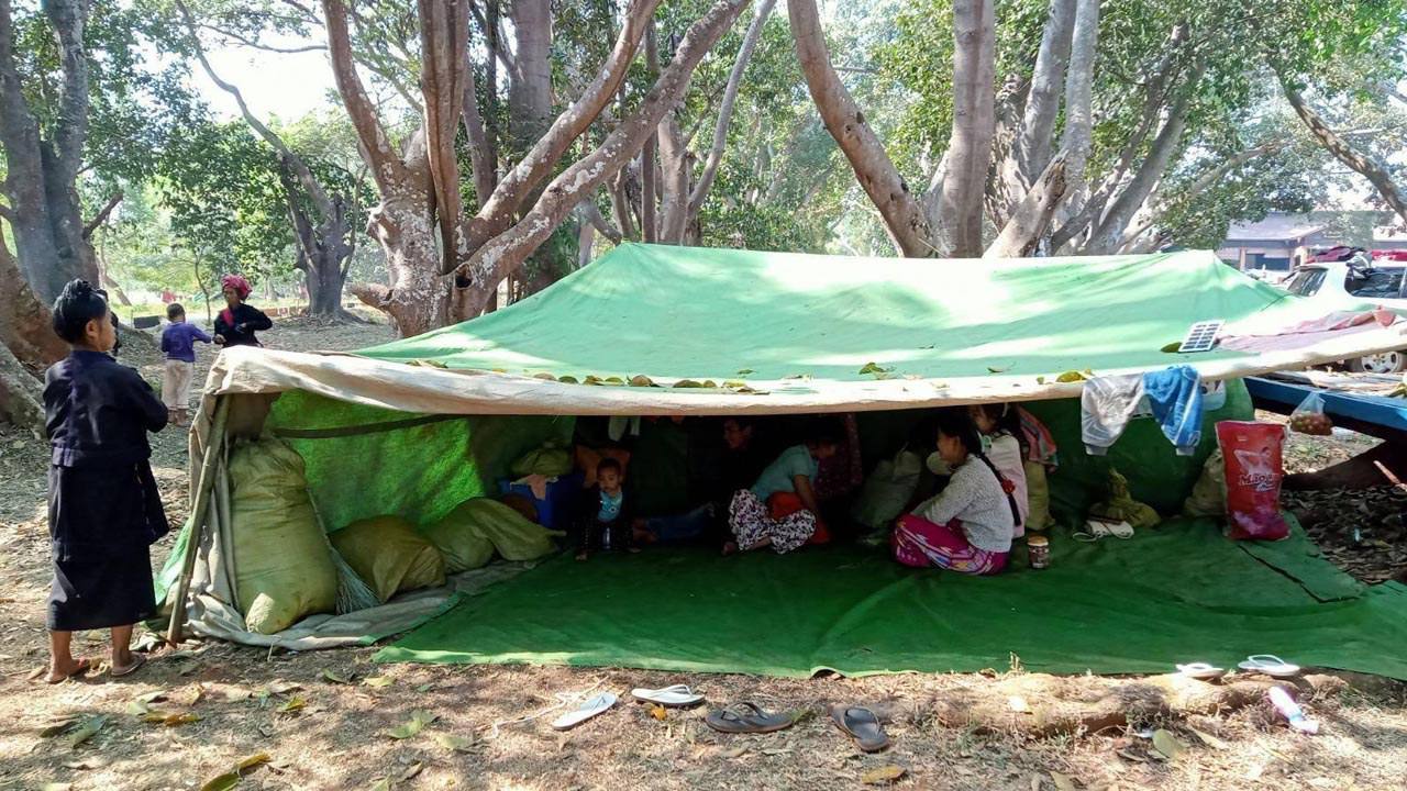 စစ်ဘေးရှောင်ပြည်သူများအတွက် နိုင်ငံခြားရောက်ပအိုဝ်းလူငယ်များမှ လိုအပ်သောအသုံးအဆောင်စားနပ်ရိက္ခာများလှူဒါန်း