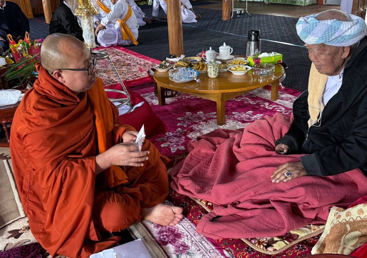 ပအိုဝ်ႏစွိုးခွိုꩻအွဉ်ငါဘုရာꩻတကာႏတန်ဖြားစင်ꩻဖါအောင်ႏခမ်းထီ အွဉ်ငါ ပူႏဇောႏလူႏတန်ꩻသဲင်ꩻဖေႏ “လောကနာထ ထီရီးမွေႏတောႏဘုရာꩻ” သဲင်လောဝ်