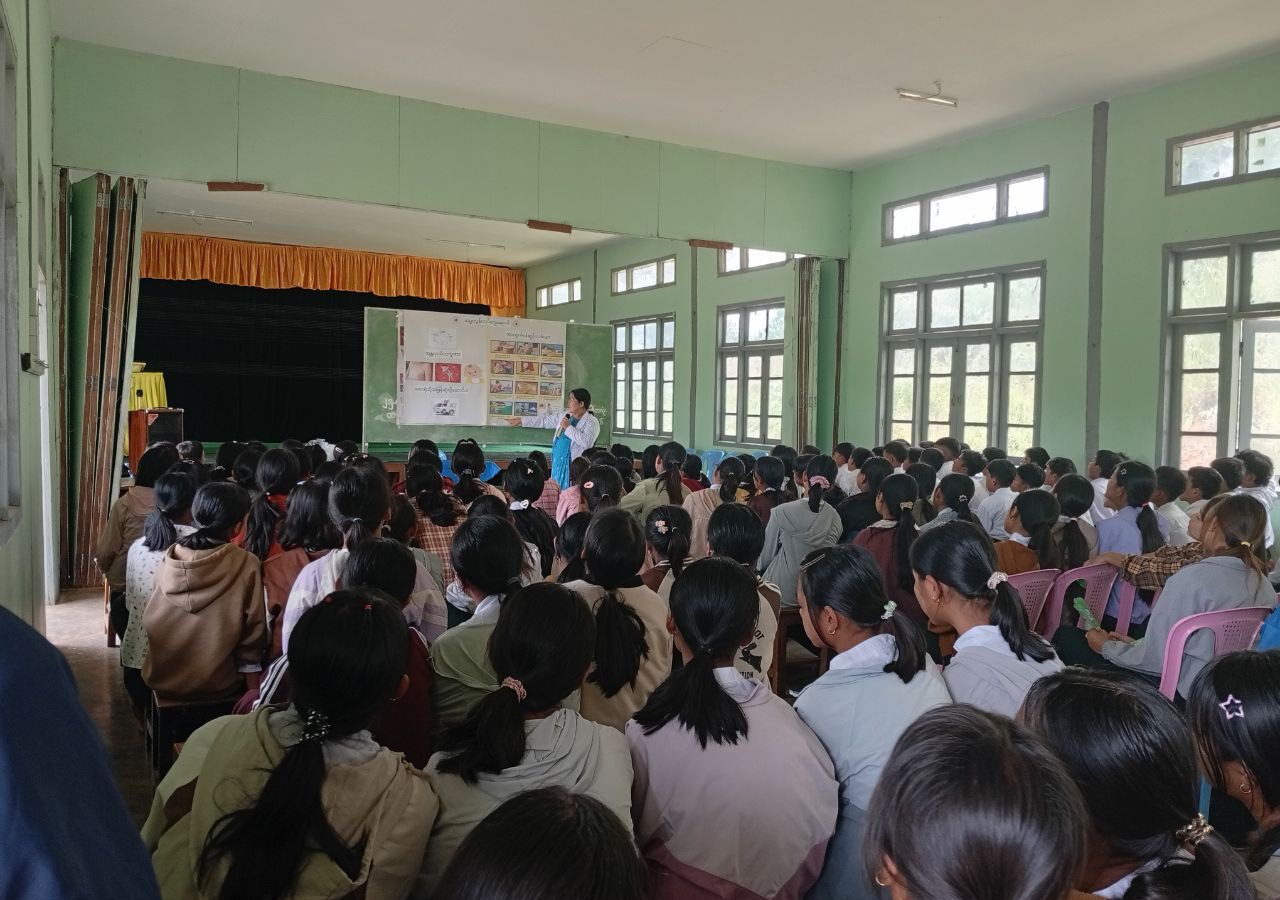 ကလေးတွေရဲ့ကျန်းမာရေးကိုစစ်ဆေးပေးခြင်းနှင့်ကျန်းမာရေးဆိုင်ရာအသိပညာပေးဟောပြောပွဲ ကျင်းပ