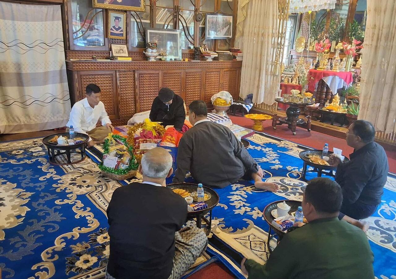 ပြည်ထောင်စုတရားသူကြီးချုပ် ဦးသာဌေးနှင့်အဖွဲ့များ ပအိုဝ်းအမျိုးသားခေါင်းဆောင် ဖြားတန်စင်ꩻဖါအောင်ႏခမ်းထီကို လာရောက်နှုတ်ဆက် ဂါရဝပြု