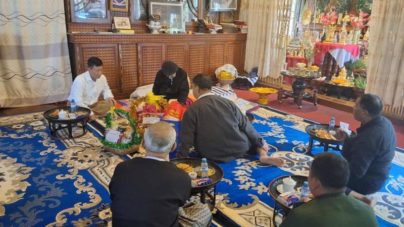 ပြည်ထောင်စုတရားသူကြီးချုပ် ဦးသာဌေးနှင့်အဖွဲ့များ ပအိုဝ်းအမျိုးသားခေါင်းဆောင် ဖြားတန်စင်ꩻဖါအောင်ႏခမ်းထီကို လာရောက်နှုတ်ဆက် ဂါရဝပြု