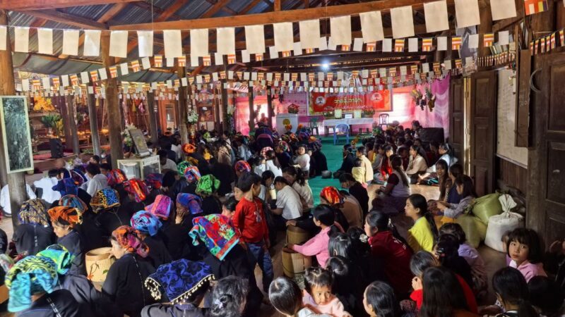 နောင်မက်မီကျေးရွာ၌ အကြီးတန်းအောင်သံဃာ(၂) ပါးကို ဂုဏ်ပြုလက်မှတ်ဆက်ကပ်ခြင်း