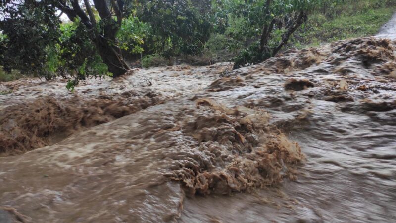 မိုးအဆက်မပြတ်ရွာသွန်းမှုကြောင့် ပြည်သူများလမ်းပန်းသွားလာရေးအခက်အခဲရှိ