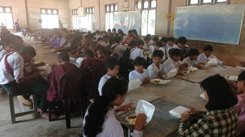 စာသင်ကျောင်းရှိကလေးများကို အဟာရကျွေးမွေး