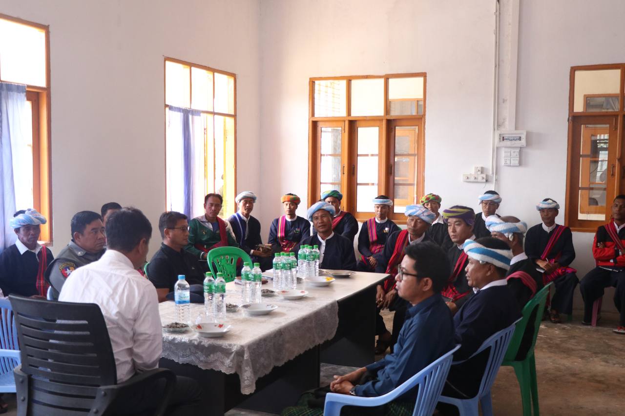 နိုင်ငံတော်အကြံပေးအဖွဲဝင် ဖြားခွန်စံလွင် မှ ဆောင်းပြောင်းဒေသခံပြည်သူများနှင့် တွေ့ဆုံ
