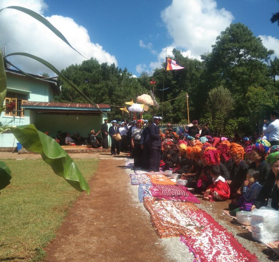 ဖောင်တော်ဦးဘုရား လှည့်လည်ပူဇော်ပွဲတွင် ပြည်သူများ နှစ်တိုင်း ဆွမ်းခဲဘွယ်ကပ်လှူ