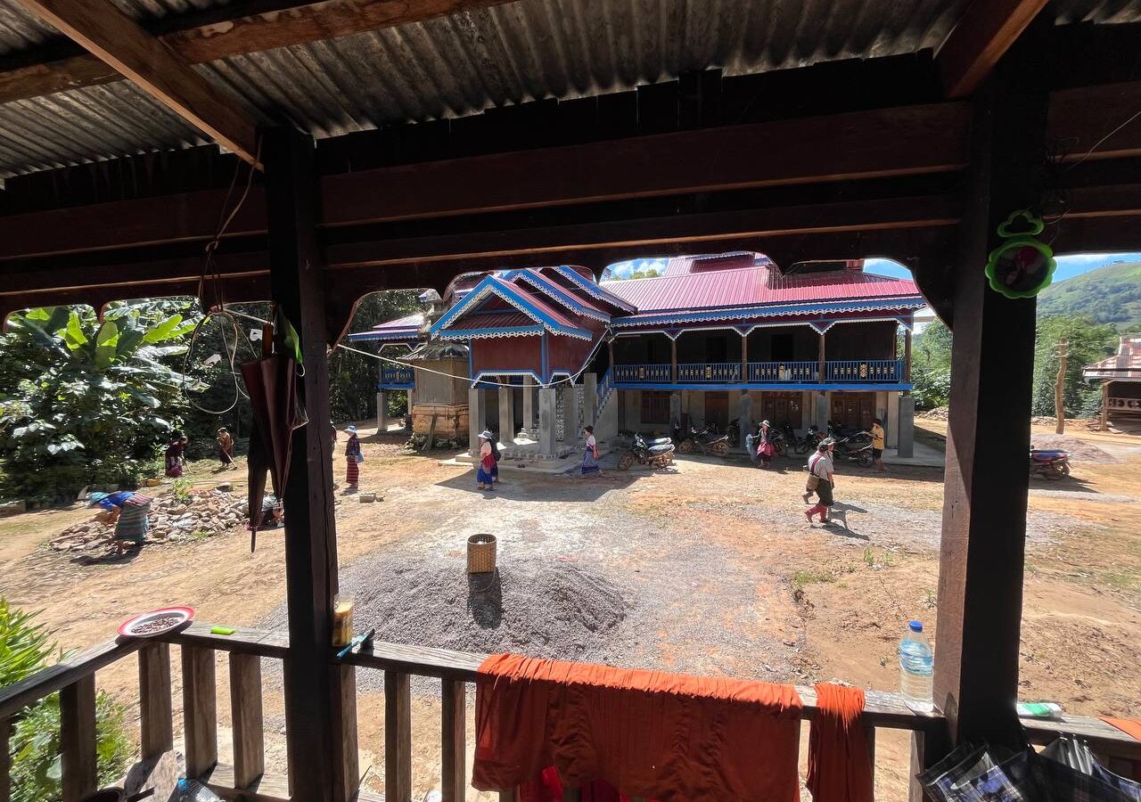 ဆရာတော်ဦးဆောင်၍ စုပေါင်းသန့်ရှင်းရေးပြုလုပ်