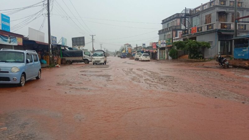 မိုးသည်းထန်စွာရွာ၍ နောင်ကားဈေးအခြေအနေ