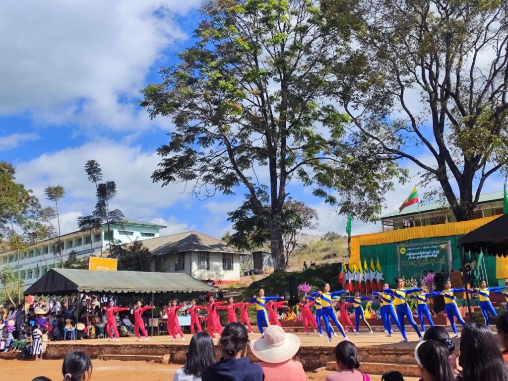 ပန်သခွါး အခြေခံပညာအထက်တန်းကျောင်းတွင် ပညာရေးစုံညီပွဲတော်နှင့်ဆုပေးပေးအပ်ခြင်းအခမ်းအနားကျင်းပပြုလုပ်