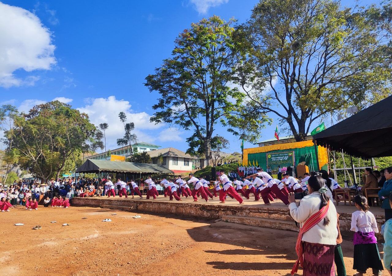 ပန်သခွါး အခြေခံပညာအထက်တန်းကျောင်းတွင် ပညာရေးစုံညီပွဲတော်နှင့်ဆုပေးပေးအပ်ခြင်းအခမ်းအနားကျင်းပပြုလုပ်