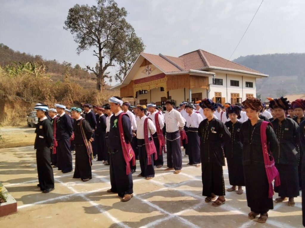 ကတိုꩻတက်လဲဥ်းဒါႏ ဝင်ꩻခမ်းပညာႏရေꩻယို နီပိုနီလီꩻဖုံႏ ဖေႏနေႏကထွꩻလꩻဝင်ꩻမꩻ ဗွောင်သွဥ်လွေꩻဖေႏဗာႏ စွန်ꩻထီထင်သွဥ်တန်ꩻအကျောင်ꩻ ဗွေႏဆရာ