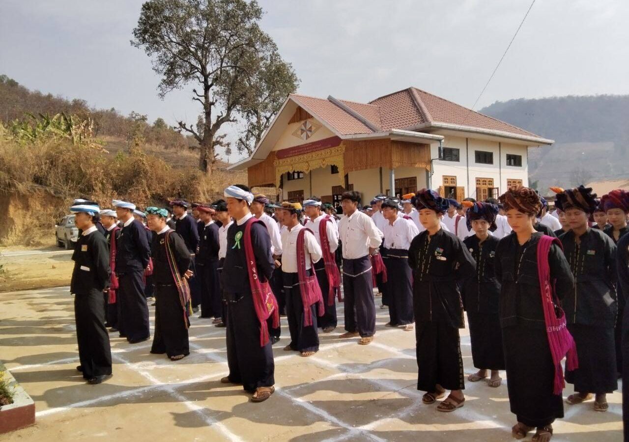 ကတိုꩻတက်လဲဥ်းဒါႏ ဝင်ꩻခမ်းပညာႏရေꩻယို နီပိုနီလီꩻဖုံႏ ဖေႏနေႏကထွꩻလꩻဝင်ꩻမꩻ ဗွောင်သွဥ်လွေꩻဖေႏဗာႏ စွန်ꩻထီထင်သွဥ်တန်ꩻအကျောင်ꩻ ဗွေႏဆရာႏတောႏ ဘဒ္ဒန္တ သုဝဏ္ဏ ဒေါ့ꩻခြဲုင်းနယ်လွေꩻ