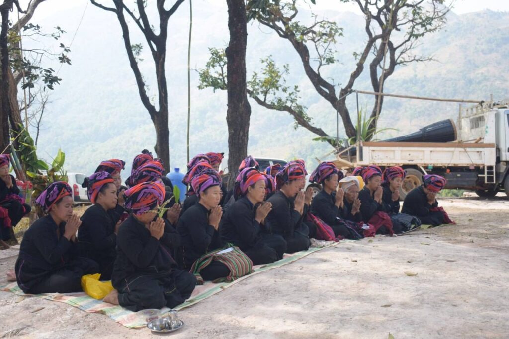 တဲခဲရွာ“ခမ်းလေရောင်ႏဟွိုႏစေတီတော်သို့ ဗုဒ္ဓရုပ်ပွါးတော်စေတီများပင့်ဆောင်ပူဇော်ပွဲ
