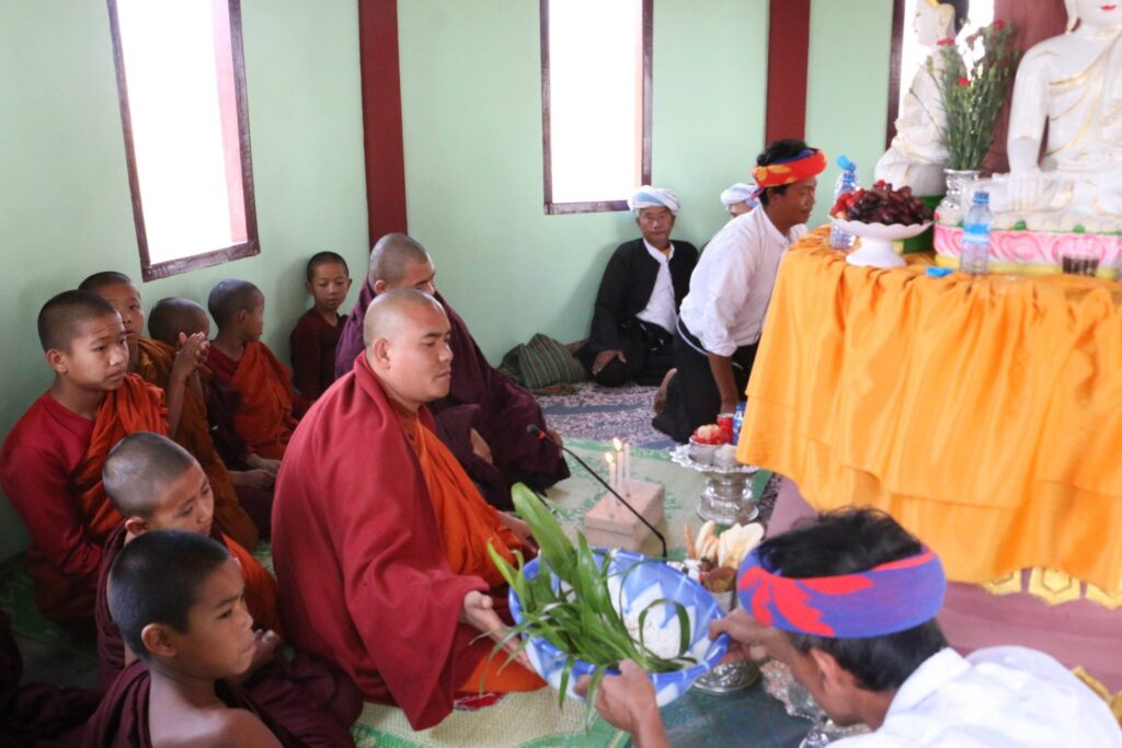 တဲခဲရွာ“ခမ်းလေရောင်ႏဟွိုႏစေတီတော်သို့ ဗုဒ္ဓရုပ်ပွါးတော်စေတီများပင့်ဆောင်ပူဇော်ပွဲ