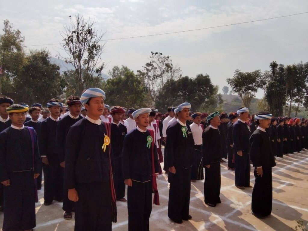 ကတိုꩻတက်လဲဥ်းဒါႏ ဝင်ꩻခမ်းပညာႏရေꩻယို နီပိုနီလီꩻဖုံႏ ဖေႏနေႏကထွꩻလꩻဝင်ꩻမꩻ ဗွောင်သွဥ်လွေꩻဖေႏဗာႏ စွန်ꩻထီထင်သွဥ်တန်ꩻအကျောင်ꩻ ဗွေႏဆရာ