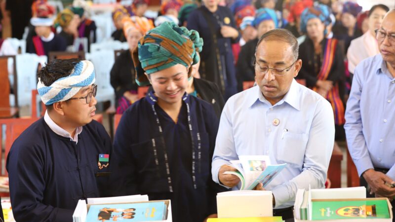 ရှမ်းပြည်နယ်အစိုးရအဖွဲ့ ကူညီပံ့ပိုးမှုနှင့် ပအိုဝ်းစာပေယဉ်ကျေးမှု(ဗဟို)တို့ ပူးပေါင်းဖွင့်လှစ်သော (TA/LT)ပအိုဝ်းဆရာ/ဆရာမများ မွမ်းမံသင်တန်း သင်တန်းဆင်းပွဲ ဂုဏ်ပြုလက်မှတ်ပေးအပ်