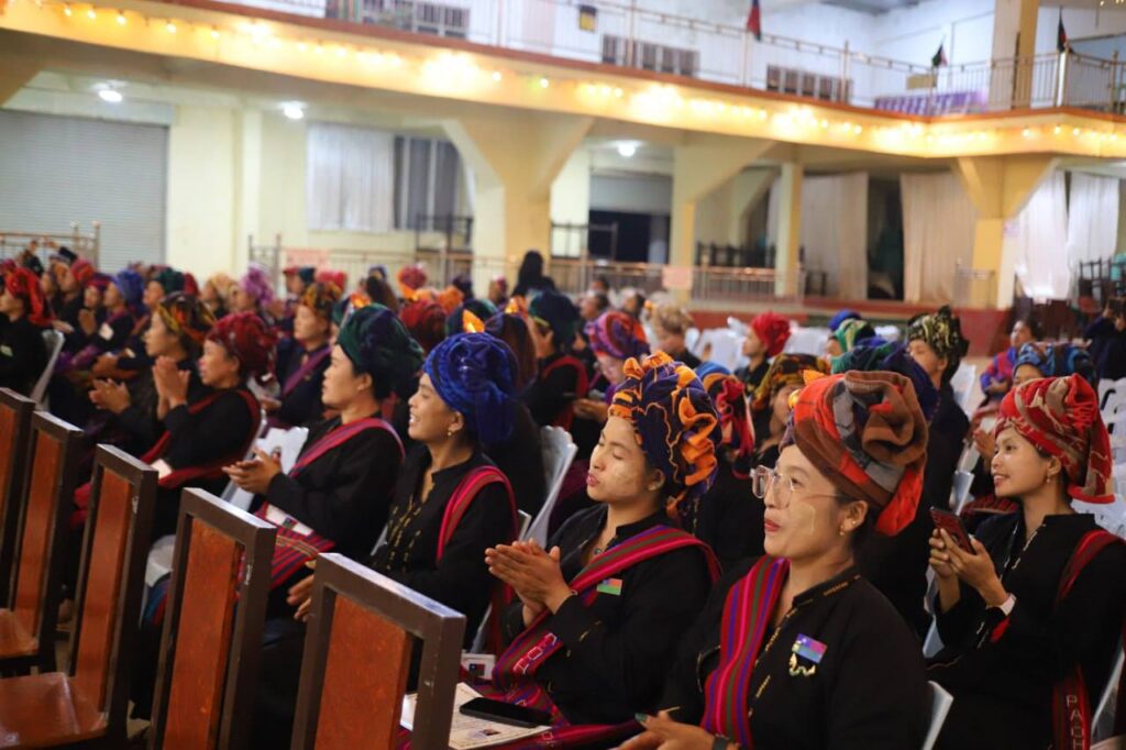 ရှမ်းပြည်နယ်အစိုးရအဖွဲ့ ကူညီပံ့ပိုးမှုနှင့် ပအိုဝ်းစာပေယဉ်ကျေးမှု(ဗဟို)တို့ ပူးပေါင်းဖွင့်လှစ်သော (TA/LT)ပအိုဝ်းဆရာ/ဆရာမများ