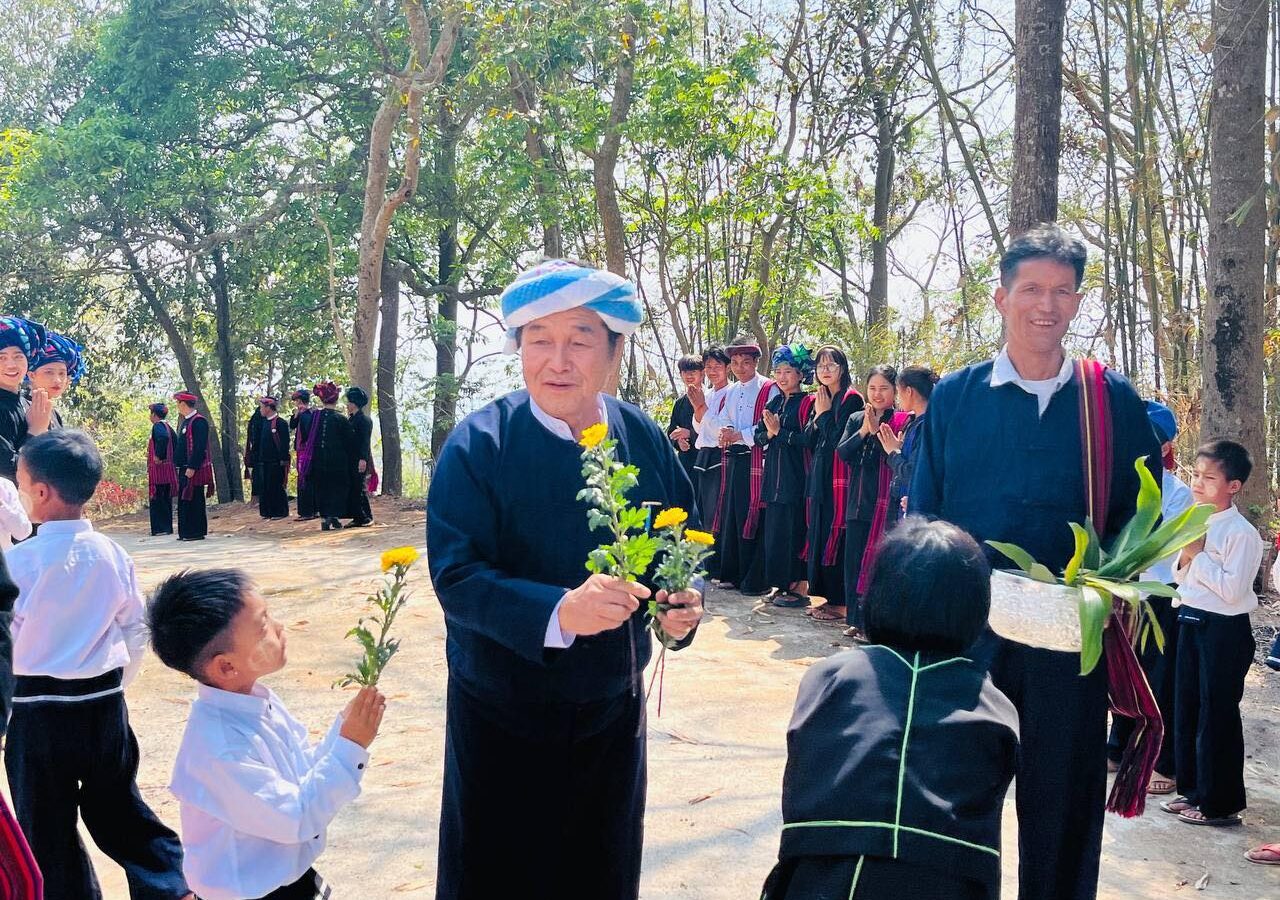 ဖြားတန်ခွန်ဝင်းကိုလင်ꩻမော့ꩻခွဲးဖေႏအာႏလွေꩻလိုꩻယွဲးကျောင်ꩻသားခွန်/နင်ꩻသွဥ်ထူႏလိတ်ပအိုဝ်ႏဒုံတရျက်ꩻပူႏကို