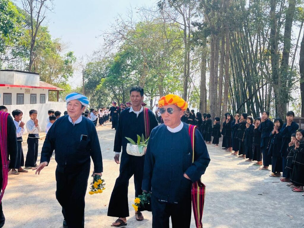 ဖြားတန်ခွန်ဝင်းကိုလင်ꩻမော့ꩻခွဲးဖေႏအာႏလွေꩻလိုꩻယွဲးကျောင်ꩻသားခွန်/နင်ꩻသွဥ်ထူႏလိတ်ပအိုဝ်ႏဒုံတရျက်ꩻပူႏကို