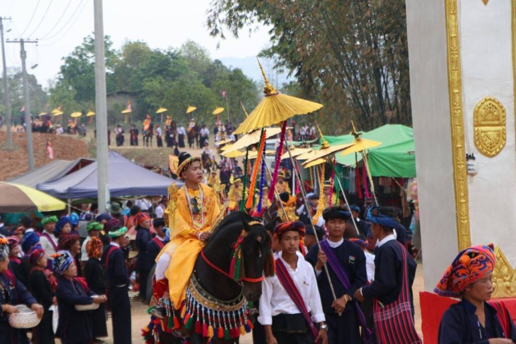 ဝါးတောရွာတွင် ပအိုဝ်းရိုးရာရှင်လောင်းပွဲကို စည်းကားသိုက်မြိုက်စွာကျင်းပ