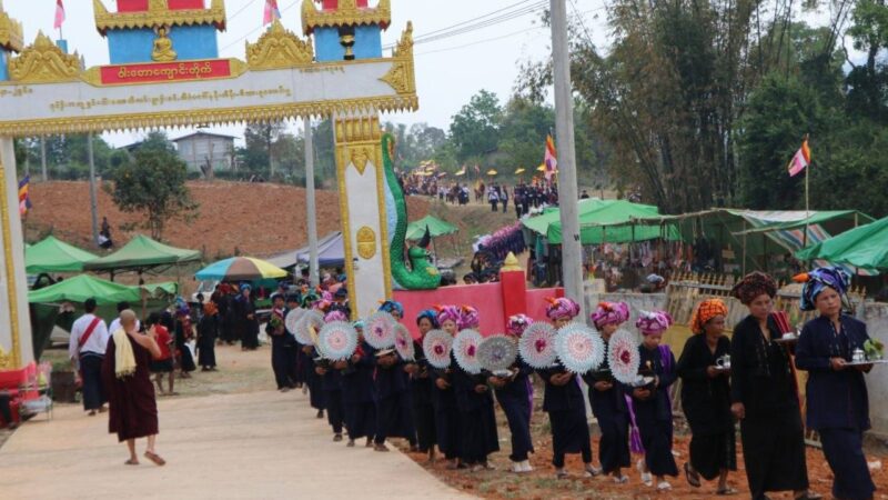 ဝါးတောရွာတွင် ပအိုဝ်းရိုးရာရှင်လောင်းပွဲကို စည်းကားသိုက်မြိုက်စွာကျင်းပ