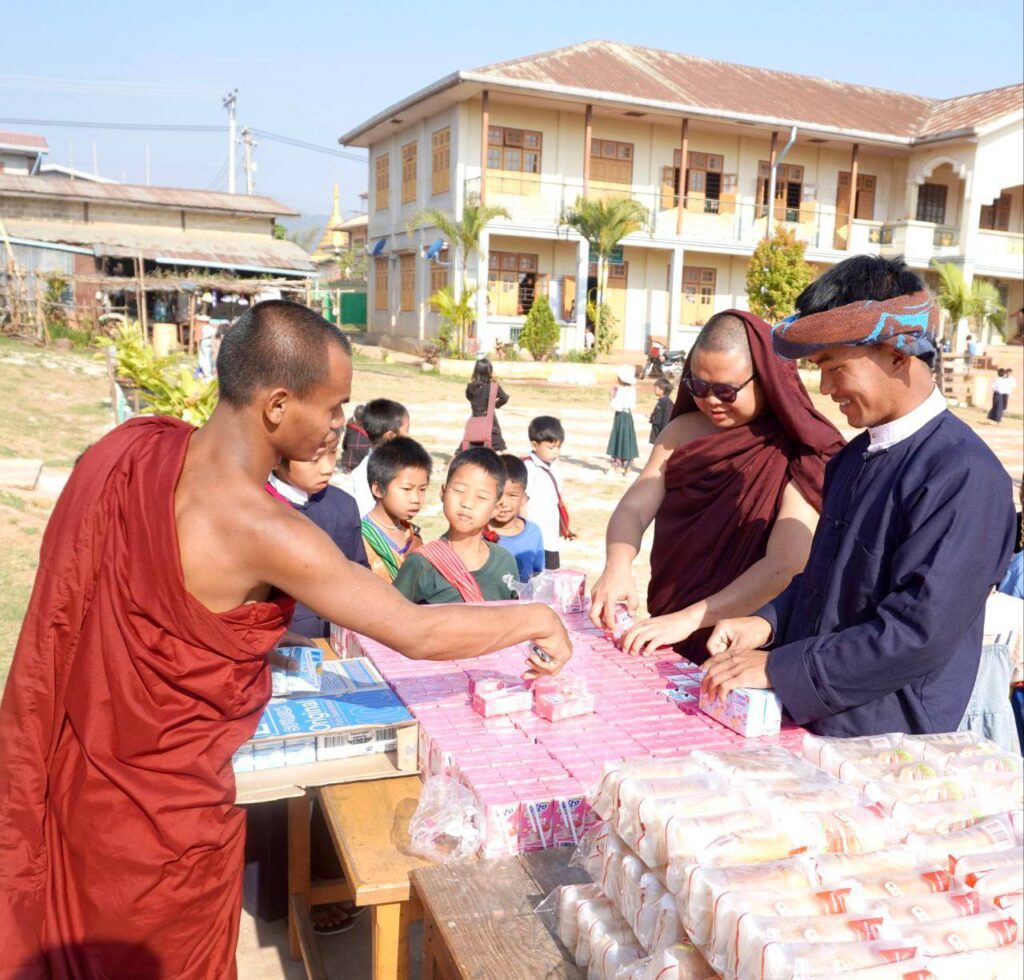 ဖြားတန်ကောင်ခယ်ႏဗျူဟာ ဗျူဟာမှူး ဒုတိယပိုလ်ႏကဲႏတန် ခွန်သာထွန်း+မွိးနင်ꩻဟွမ်လꩻ နားဟွိုန်ꩻဗူႏလွူးစာႏဂလွေꩻ ပအိုဝ်ႏပေႏကျောင်ꩻသားမူ