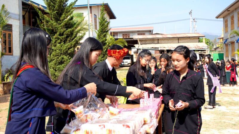 ဖြားတန်ကောင်ခယ်ႏဗျူဟာ ဗျူဟာမှူး ဒုတိယပိုလ်ႏကဲႏတန် ခွန်သာထွန်း+မွိးနင်ꩻဟွမ်လꩻ နားဟွိုန်ꩻဗူႏလွူးစာႏဂလွေꩻ ပအိုဝ်ႏပေႏကျောင်ꩻသားမူႏခို အဟာႏရ
