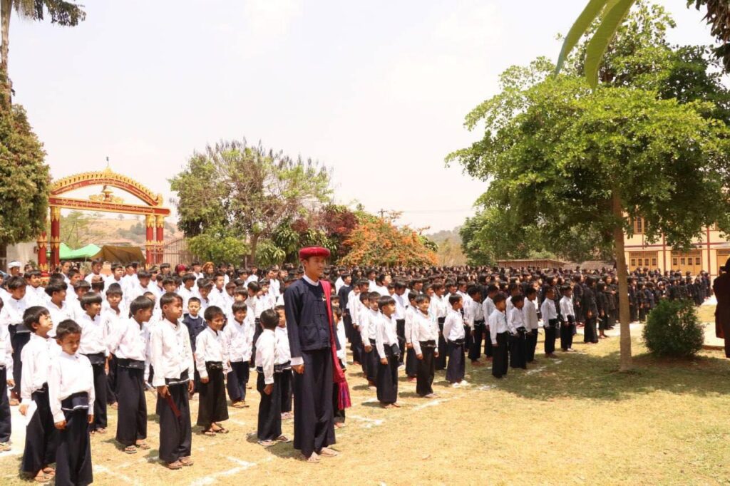 စန္တာႏခမ်း၊ ဝေင်ꩻနယ်ႏကလော်ꩻ ပအိုဝ်ႏလိတ်လုဲင်ꩻစွစ်ꩻလီတာႏ ဝေင်ꩻနယ်ႏဗွေႏသံႏဃာႏအွဥ်ငါ မာꩻလွေꩻ နေင်ႏ(၃၅)ဗွေ ပွယ်ꩻစေလိတ်ပအိုဝ်ႏ