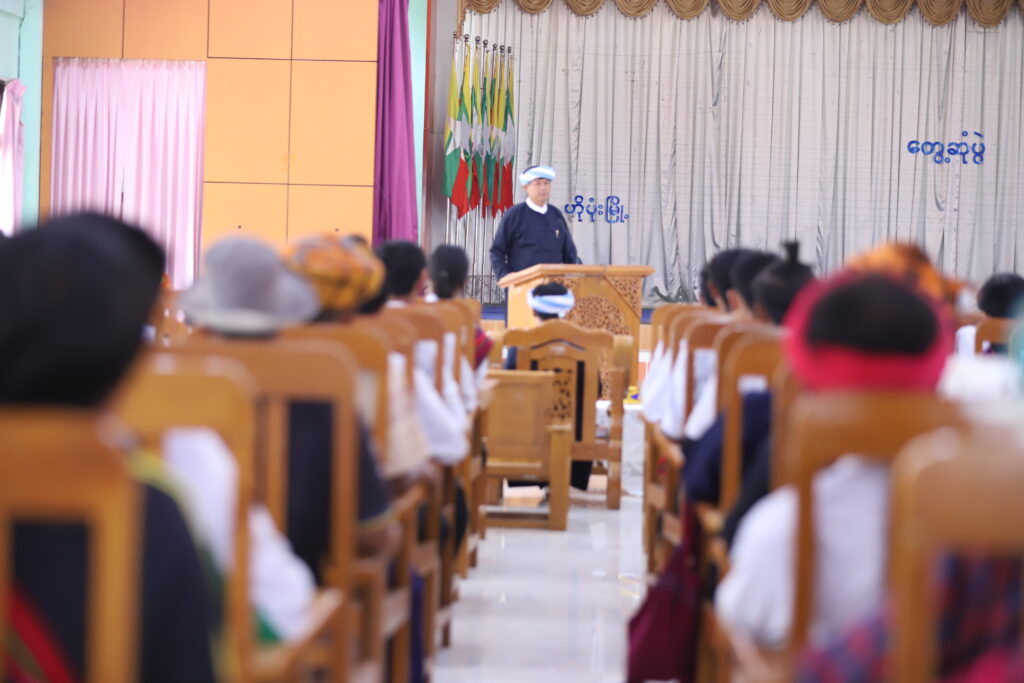 ဥပဒေဘောင်အတွင်းပြန်ဝင်လာသည့် PNLO တပ်ဖွဲဝင်များအား မိဘထံပြန်လည်အပ်နှံ