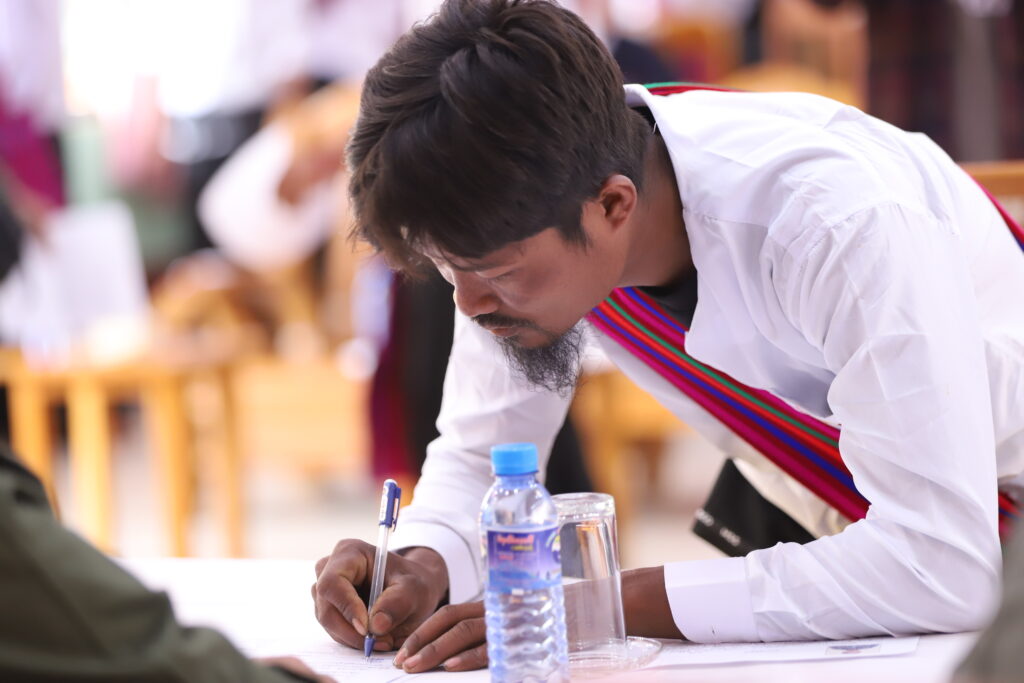 ဥပဒေဘောင်အတွင်းပြန်ဝင်လာသည့် PNLO တပ်ဖွဲဝင်များအား မိဘထံပြန်လည်အပ်နှံ