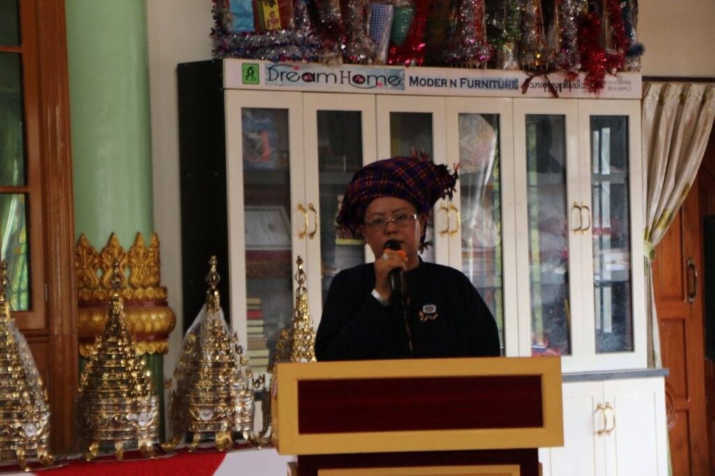 ပအို၀်းကိုယ်ပိုင်အုပ်ချုပ်ခွင့်ရဒေသဦးစီးဥက္ကဌနှင့် လွှတ်တော်ကိုယ်စားလှယ်များ ပင်လောင်းမြို့နယ်တွင် လူထုနှင့်တွေ့ဆုံဆွေးနွေး