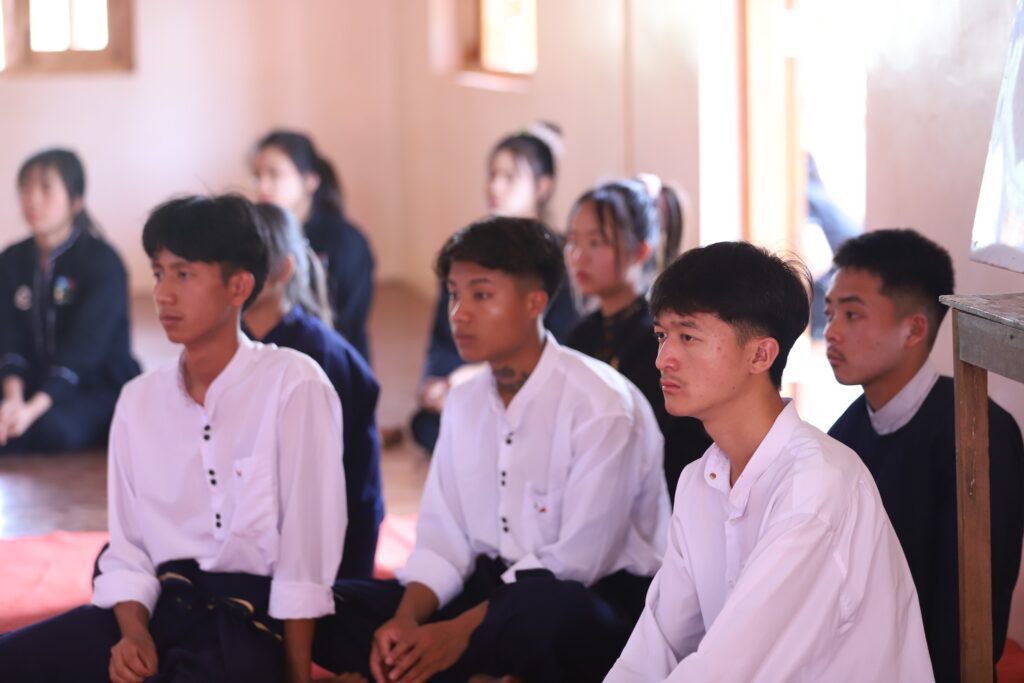 ပထမလဲင်ႏ လိတ်ပအိုဝ်ႏကျောင်ꩻသားမူႏခိုပွယ်ꩻမော့ꩻခွဲအတာႏ အုံကွံခြိꩻထူႏ