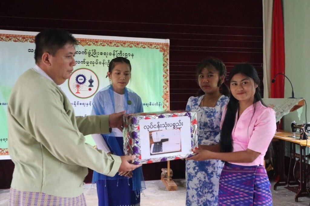 လွိုင်လင်ခရိုင်၊ပင်လုံမြို့၊ ရပ်ကွက် (၂) တွင် အခြေခံစက်ချုပ်နည်းပညာသင်တန်း ဖွင့်ပွဲအခမ်းအနားကျင်းပ
