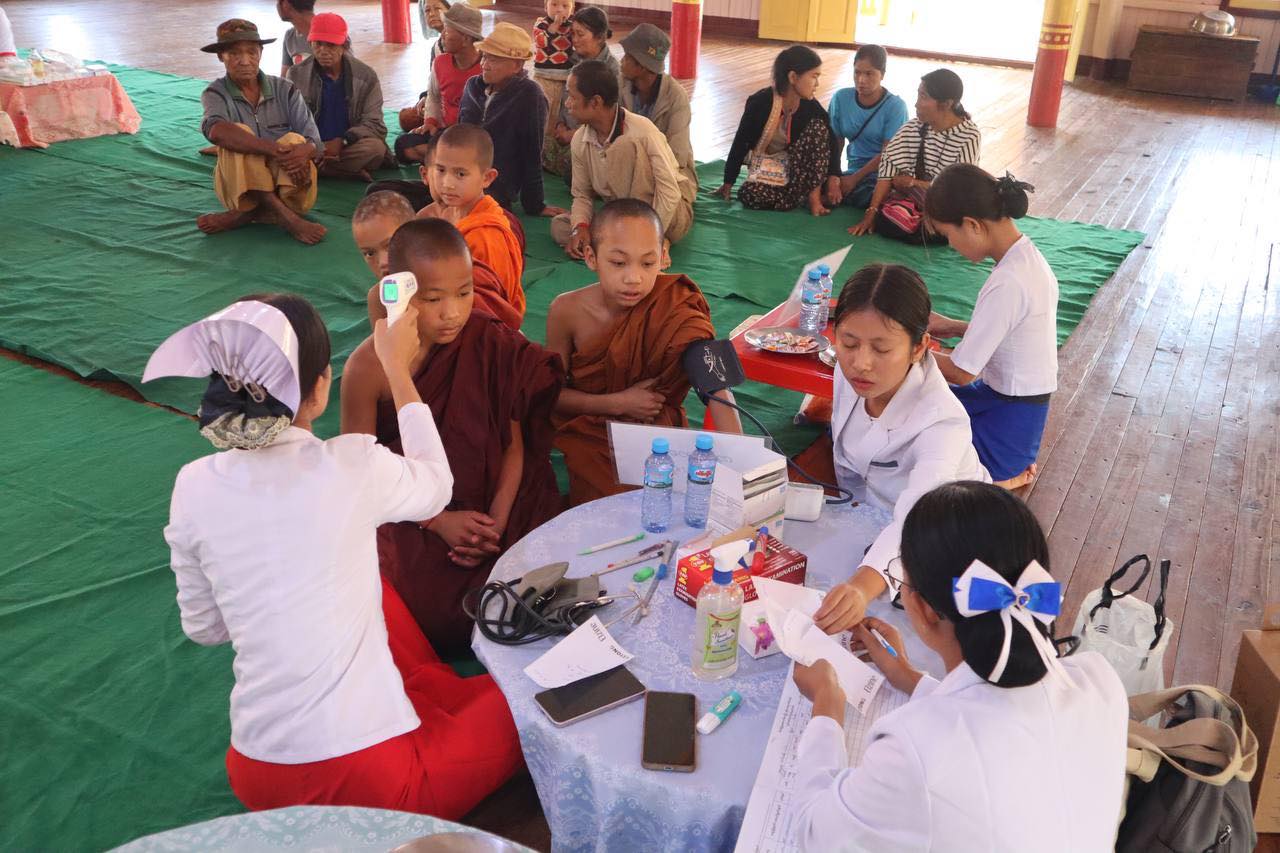 ပင်လုံမြို့ ပြည်သူ့ဆေးရုံ ဒေါက်တာရှိုန်းထက်ဝေအောင် ဦးဆောင်ပြီး ဒေသခံပြည်သူများ ကျန်းမာရေးစောင့်ရှောက်မှု ကွင်းဆင်းဆောင်ရွက်