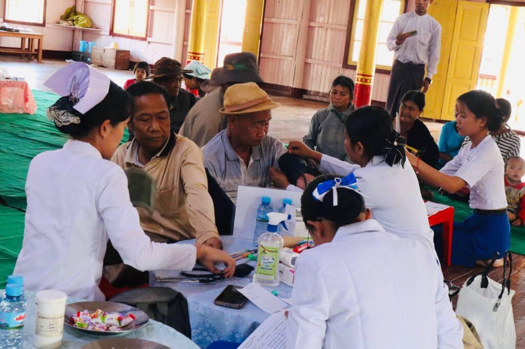 ပင်လုံမြို့ ပြည်သူ့ဆေးရုံ ဒေါက်တာရှိုန်းထက်ဝေအောင် ဦးဆောင်ပြီး ဒေသခံပြည်သူများ ကျန်းမာရေးစောင့်ရှောက်မှု ကွင်းဆင်းဆောင်ရွက်