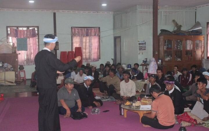 လွိုင်လင်မြို့နယ်တွင်ပြည်နယ်လွှတ်တော်ကိုယ်စားလှယ် ခွန်သက်နိုင် လူထုနှင့်တွေ့ဆုံဆွေးနွေး