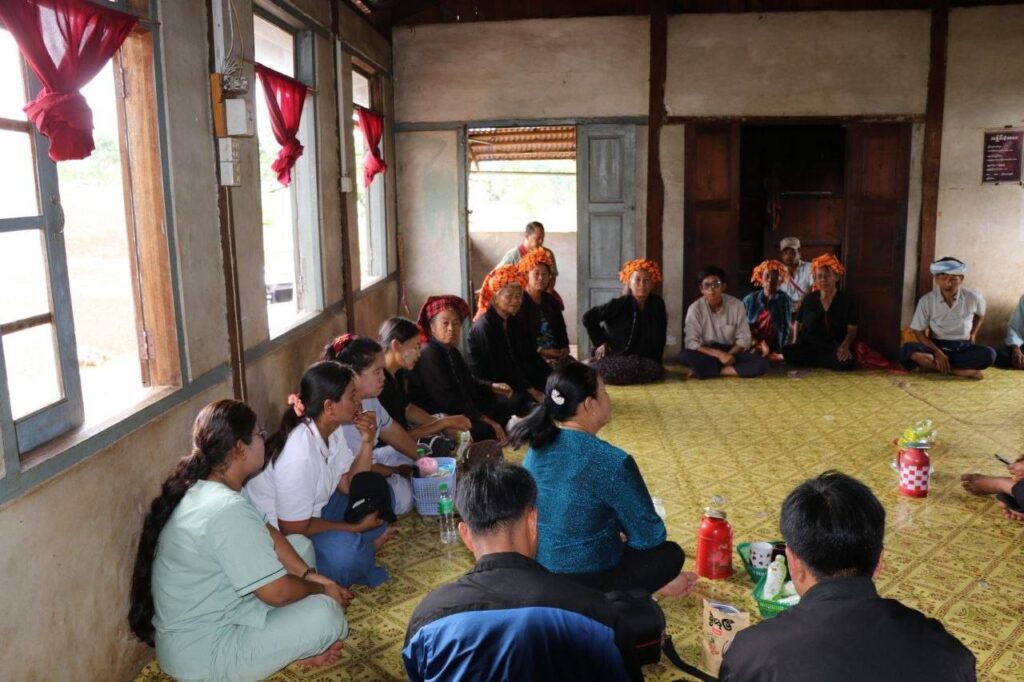 ပအိုဝ်းစာပေနှင့် ယဉ်‌ကျေးမူအဖွဲ့၊ ဗဟိုကြက်ခြေနီအဖွဲ့တို့က စုပေါင်းကာ ဗိုလ်မှူးစောမောင်နှင့် လုံခြုံရေးအဖွဲ့တို့ကဦးဆောင်ကာ တော