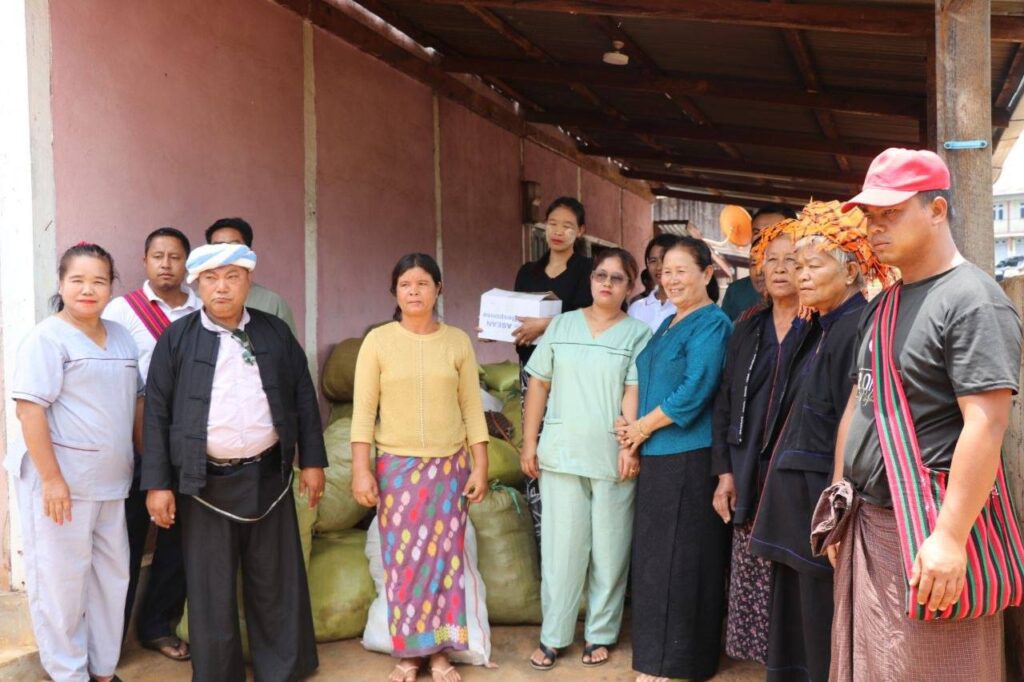ပအိုဝ်းစာပေနှင့် ယဉ်‌ကျေးမူအဖွဲ့၊ ဗဟိုကြက်ခြေနီအဖွဲ့တို့က စုပေါင်းကာ ဗိုလ်မှူးစောမောင်နှင့် လုံခြုံရေးအဖွဲ့တို့ကဦးဆောင်ကာ တော