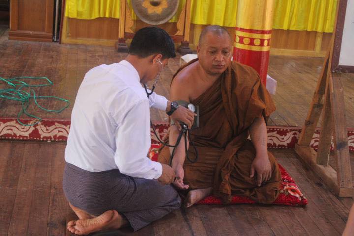 ပင်လုံမြို့ ပြည်သူ့ဆေးရုံ ဒေါက်တာရှိုန်းထက်ဝေအောင် ဦးဆောင်ပြီး ဒေသခံပြည်သူများ ကျန်းမာရေးစောင့်ရှောက်မှု ကွင်းဆင်းဆောင်ရွက်