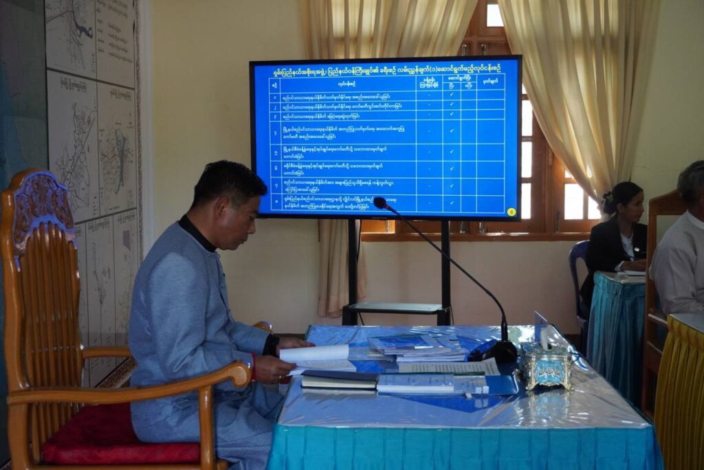 ရှမ်းပြည်နယ်ဝန်ကြီးချုပ် ဦးစိုင်းထိန်စိုးနှင့် လွိုင်လင်ခရိုင်အဆင့် ဌာနဆိုင်ရာအကြီးအကဲများနှင့် တွေ့ဆုံ