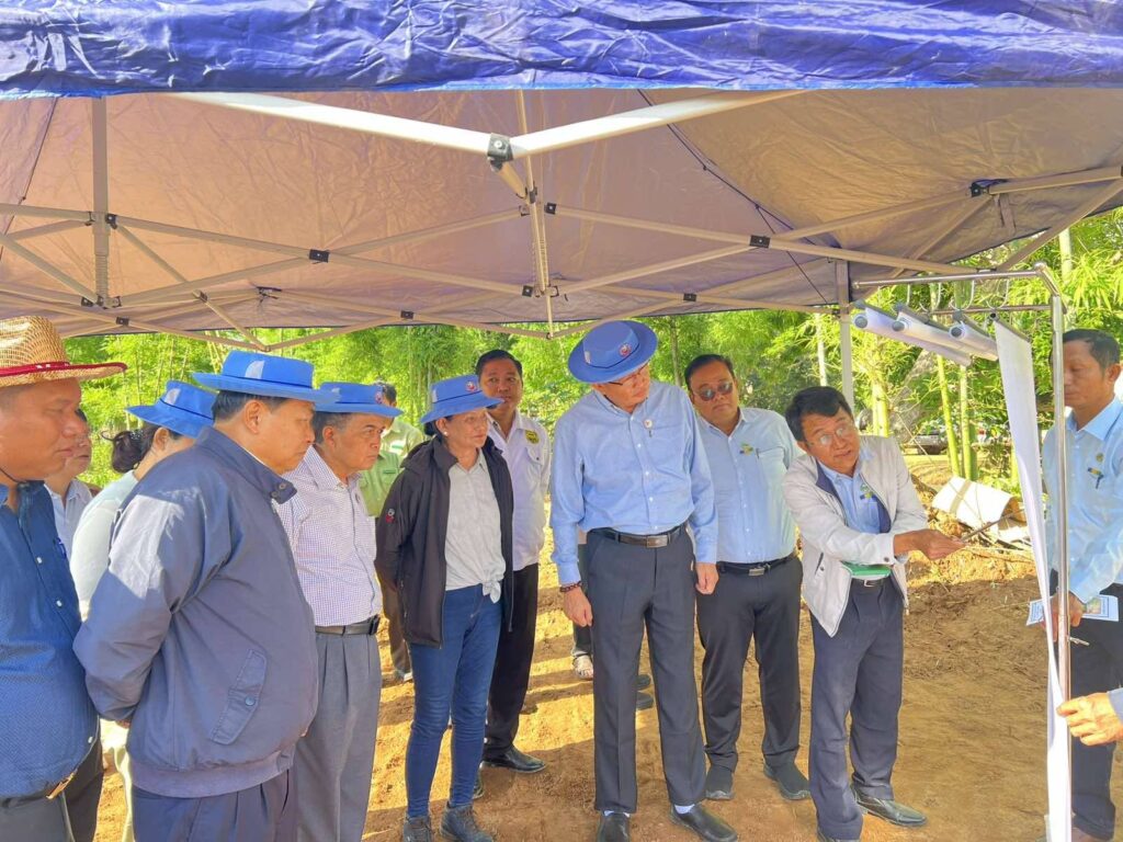 အင်းလေးဒေသ လမ်း၊ ဆည်မြောင်းနှင့် ဖွံ့ဖြိုးရေးလုပ်ငန်းများအား ဝန်ကြီးများအဖွဲ့ ကွင်းဆင်းစစ်ဆေး
