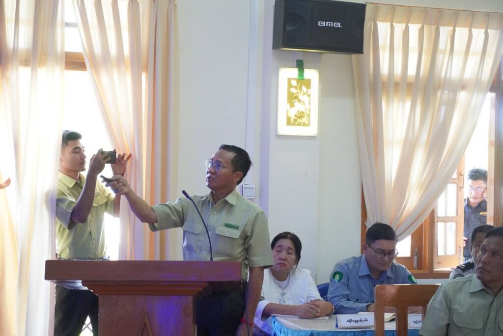 ရှမ်းပြည်နယ်ဝန်ကြီးချုပ် ဦးစိုင်းထိန်စိုးနှင့် လွိုင်လင်ခရိုင်အဆင့် ဌာနဆိုင်ရာအကြီးအကဲများနှင့် တွေ့ဆုံ