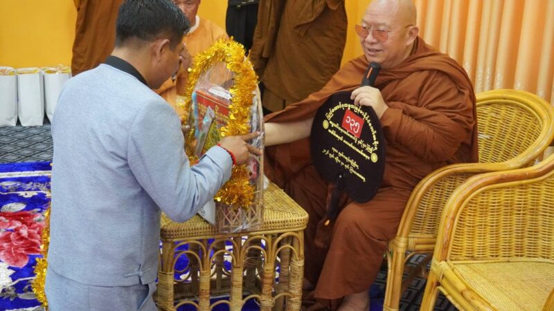 ရှမ်းပြည်နယ်ဝန်ကြီးချုပ် ဦးစိုင်းထိန်စိုးနှင့်ရှမ်းပြည်အစိုးရအဖွဲ့ ပင်လုံမြို့သို့ မန်ဆူဆရာတော် ဒေါက်တာဘဒ္ဒန္တပုညနန္ဒ သွားရောက်ကန်တော့