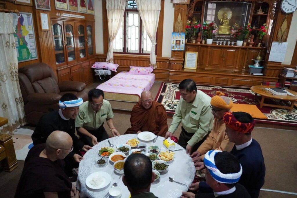 ပင်လုံမြို့ ၊(၆၈)ကြိမ်မြောက် သျှမ်းပြည်နယ်လုံးဆိုင်ရာ ပရိယတ္တိသဒ္ဓမ္မပါလစာပွဲတော် စာအောင်သံဃာတော် အရှင်သူမြတ်များအား အောင်လက်