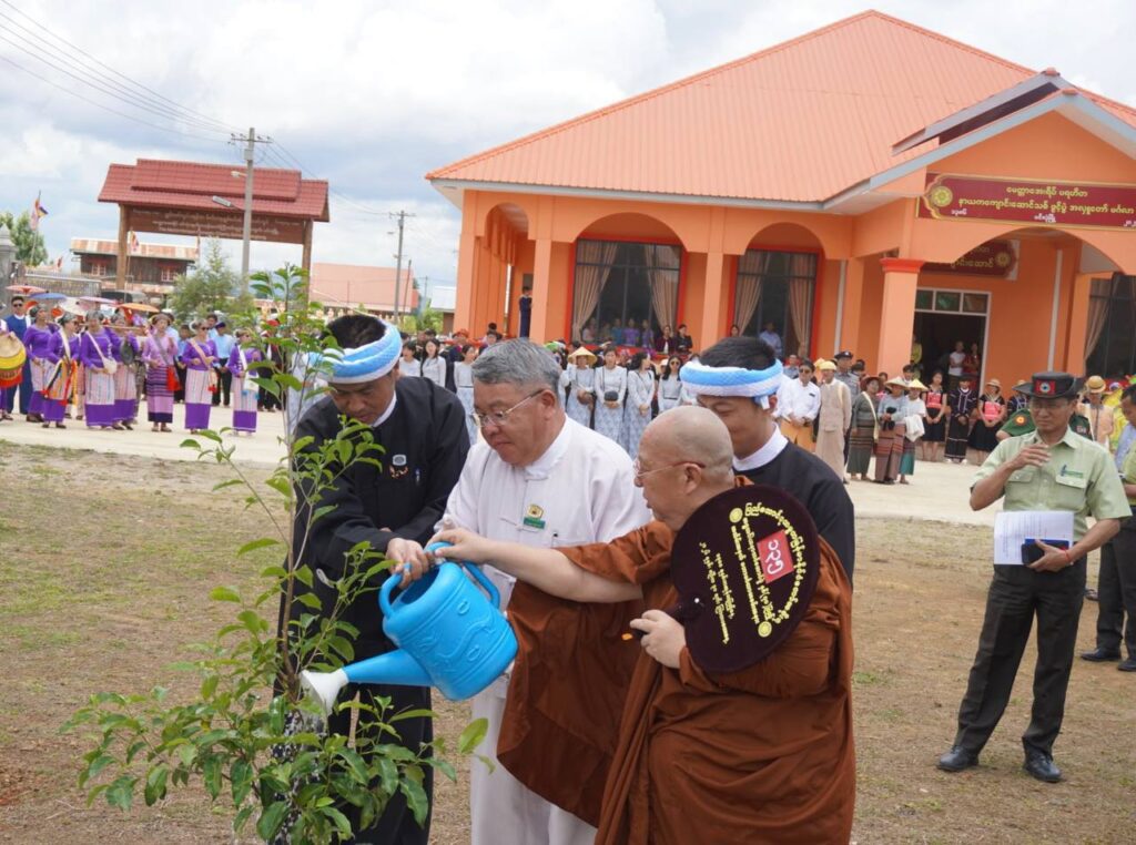 ရှမ်းပြည်နယ်ဝန်ကြီးချုပ် ဦးစိုင်းထိန်စိုးနှင့်ရှမ်းပြည်အစိုးရအဖွဲ့ ပင်လုံမြို့သို့ မန်ဆူဆရာတော် ဒေါက်တာဘဒ္ဒန္တပုညနန္ဒ သွားရေ