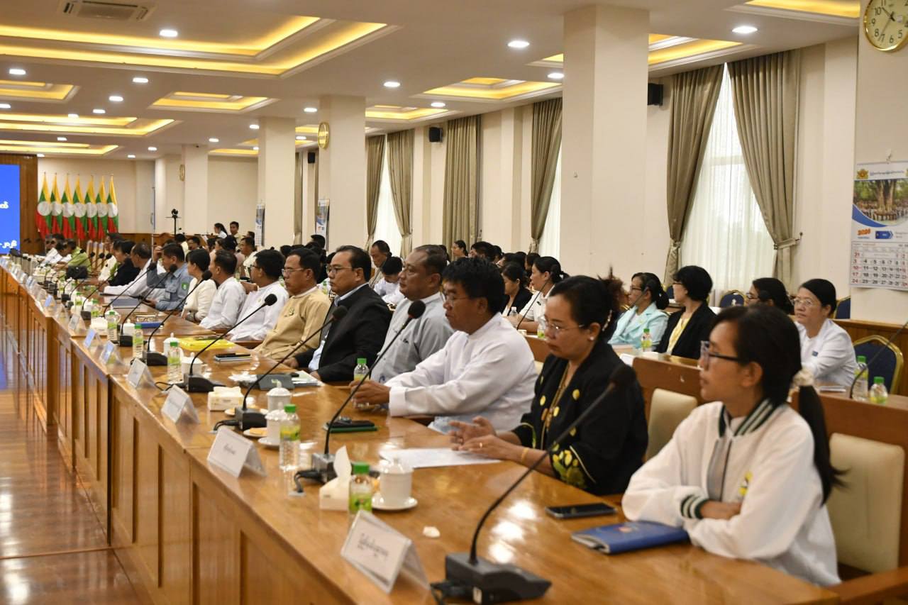 တိုင်းဒေသကြီးနှင့်ပြည်နယ် အသက်(၁၈) နှစ်အောက် အမျိုးသားဘောလုံးပြိုင်ပွဲသို့ဝင်ရောက်ယှဥ်ပြိုင်မည့် ရှမ်းပြည်နယ်အမျိုးသားဘောလုံးအသင်းအား အောင်နိုင်ရေးအလံပေးအပ်