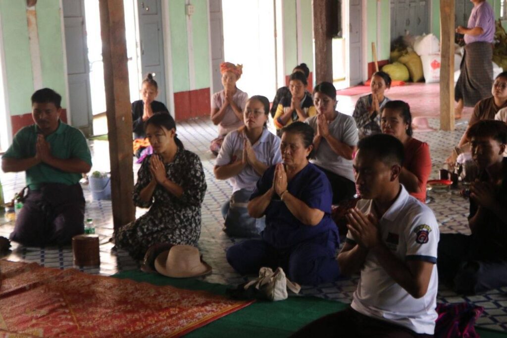 ပအိုဝ်းစာပေနှင့်ယဉ်ကျေးမူအဖွဲ့(ဗဟို)၊ ကြက်ခြေနီအဖွဲ့၊ ဗိုလ်မှူး စောမောင်နှင့် လုံခြုံရေးအဖွဲ့တို့ဦးဆောင်ကာ နမ်းနေင်းရွာရှိ မ